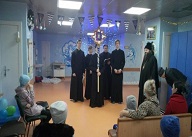 Єпископ Ірпінський Климент і студенти Київських духовних шкіл привітали з Різдвом Христовим онкохворих дітей