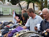 Более 200 малоимущим раздали одежду при Киевском Покровском монастыре