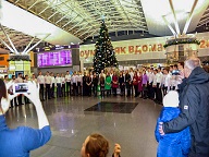 Пасажирам аеропорту «Бориспіль» подарували різдвяне диво