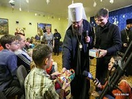 Праздник для детей, потерявших семью: подарки из рук митрополита и секрет, который всегда поможет