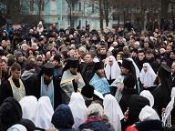 Тисячі киян вийшли на підтримку Десятинного монастиря (фото, відео)