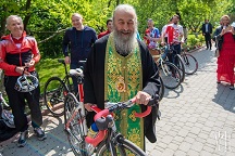 Велопробег за мир в Украине стартовал из Киева в Почаев