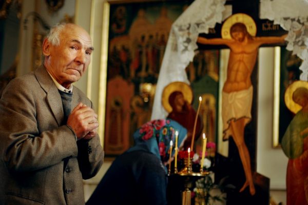 “Однажды я услышал, как пожилая соседка уговаривала своего маленького внука «Кушай, а то Бог тебя любить не будет».” К сожалению, мы, общаясь так со своими детьми, формируем у них представление о совершенно ином Боге - рассказывает архимандрит Андрей (Конанос).