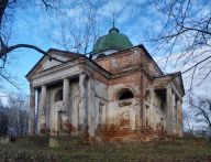 Помпезна та покинута: мурована церква в Бігачі, яка пережила війну та може зникнути вже сьогодні