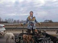 Ризикуючи життям, вона рятувала песиків-інвалідів з окупованого Ірпіня