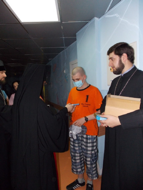 Поздравление детей в онкоцентре