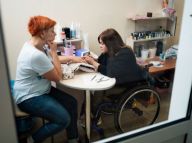 Унікальний соціальний проект: у манікюрному кабінеті послуги надають майстрині з інвалідністю